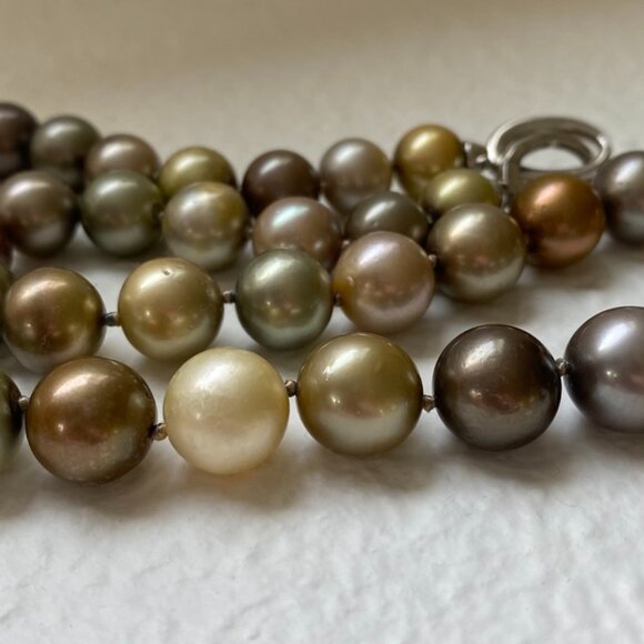 Genuine Tahitian Cultured South Sea Pearl necklace with silver lock - Picture 3 of 10